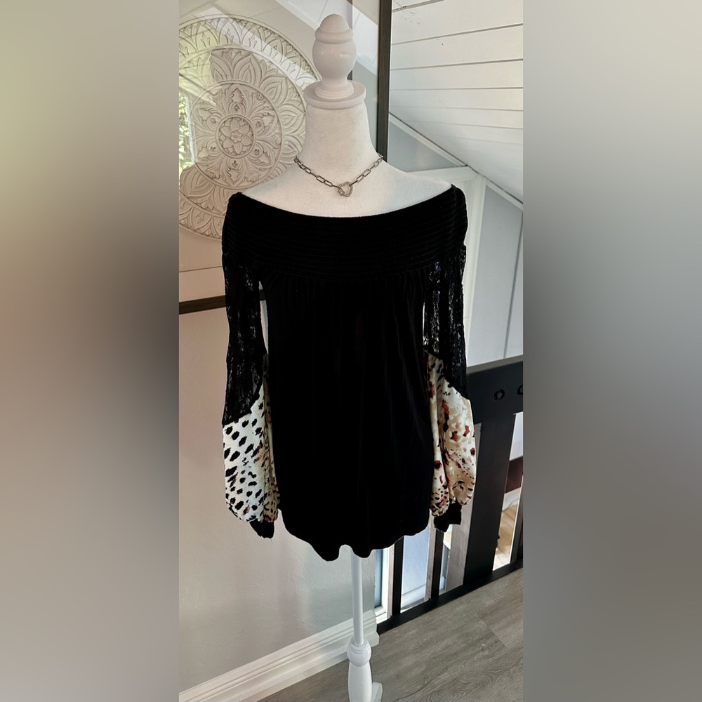 🖤 VaVa by Joy Han off the Shoulder Top